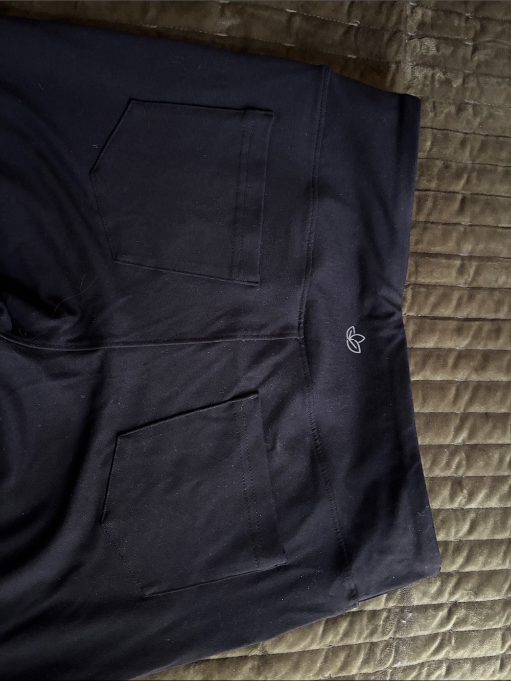 Women’s Black yoga Pants with Back Pockets